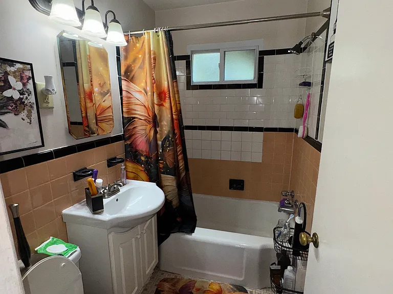 1819 E 46th St #1819 — Photo 9