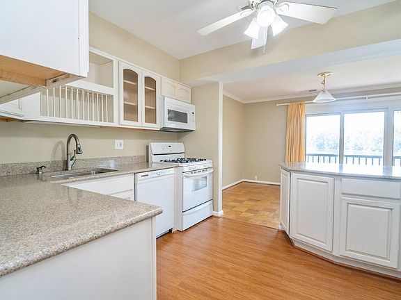 Kitchen (from hallway)