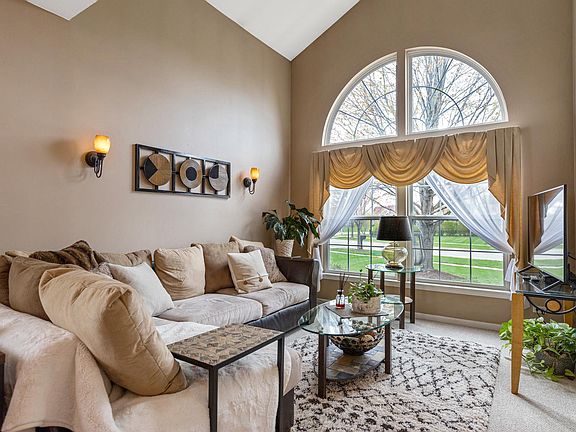 3rd image of 161 Rushmore Dr