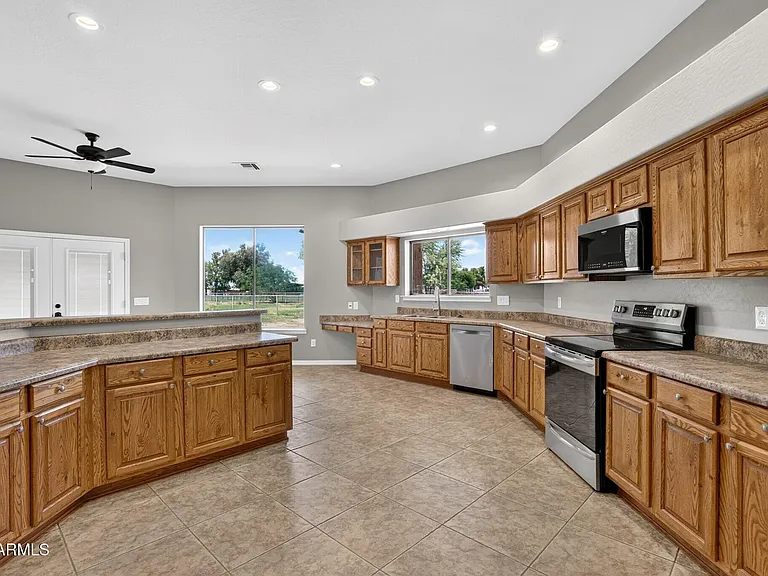3002 E Sherry Ln — Photo 28