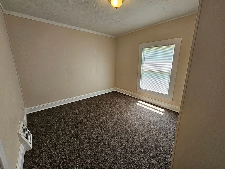 519 Howard St — Photo 2