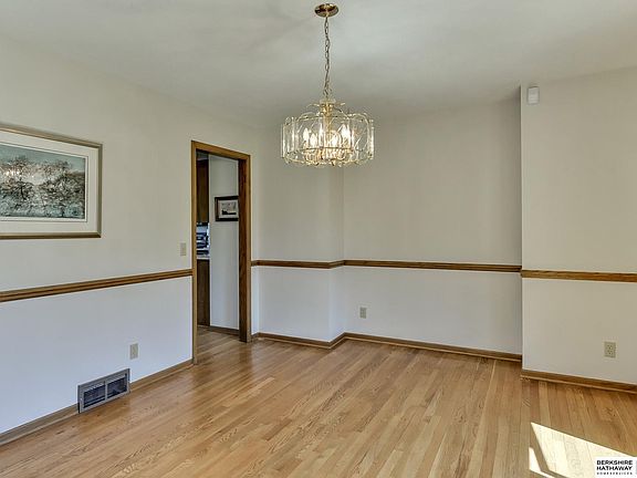 5th image of 9750 Cinnamon Dr