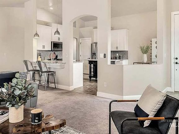 4th image of 4677 N Mallorca Way