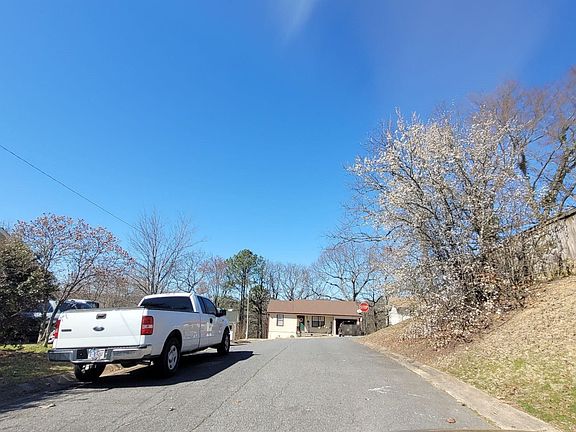 5th image of 220 Windhill Dr