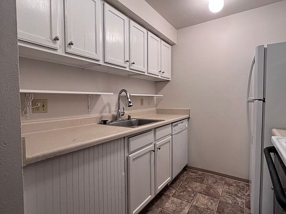 3rd image of 10522 Lake City Way NE #202