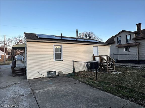 3rd image of 1867 Sheridan Ave NE