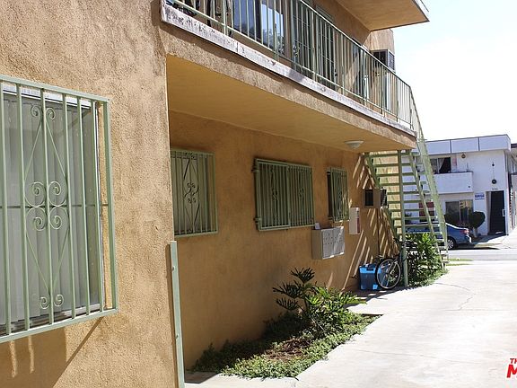 5th image of 3109 S Canfield Ave