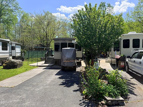 3rd image of 4229 E Pkwy #181