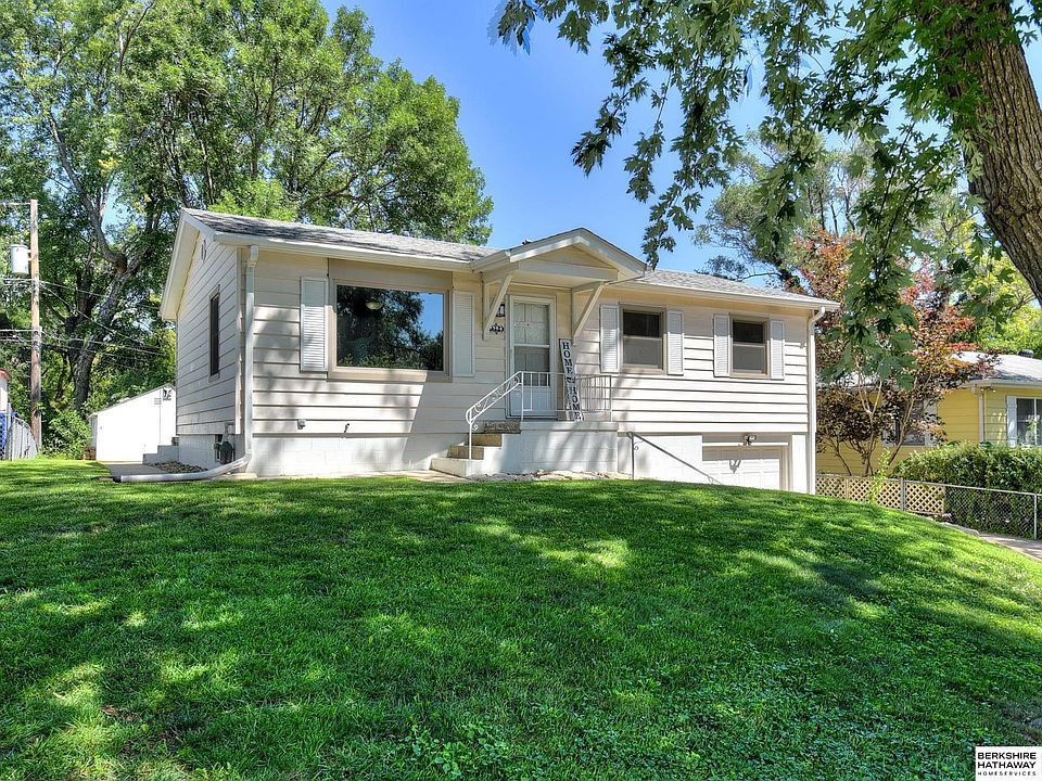 1st image of 1206 W 16th Ave
