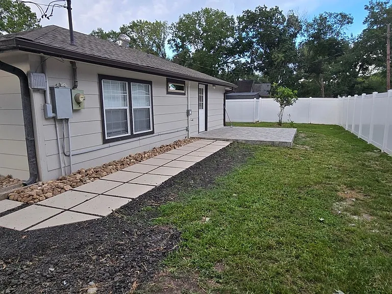 118 Rockleigh Pl — Photo 2