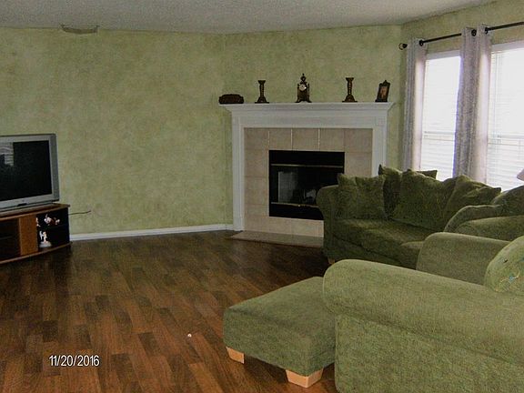 5th image of 1323 Rosemary Ct
