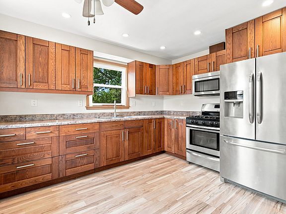 3rd image of 356 16th St