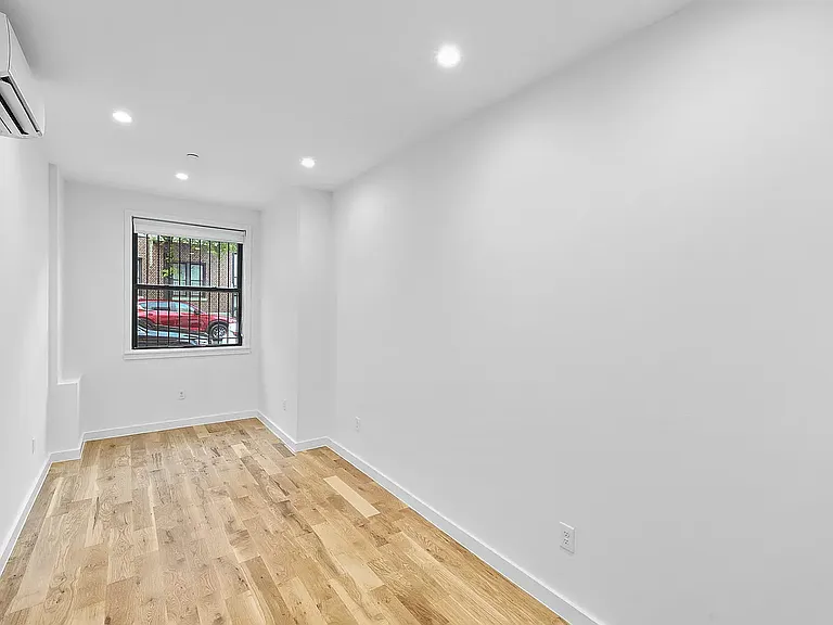 252 S 3rd St #1 — Photo 7