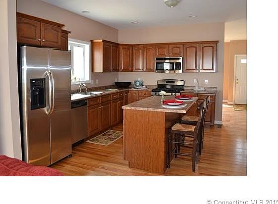 4th image of 20 Fairfield Ln