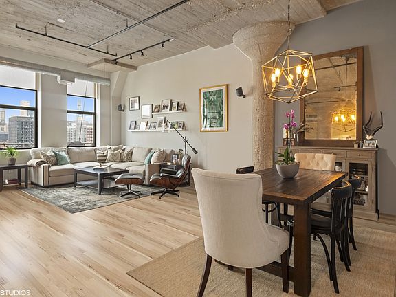 2nd image of 758 N Larrabee St APT 821
