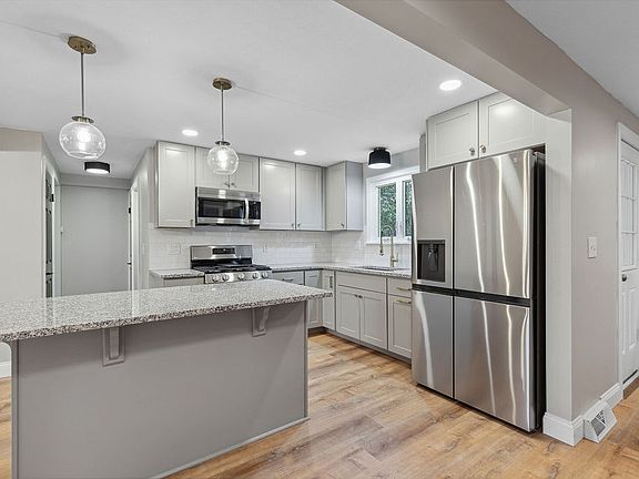 5th image of 10 Appleridge St