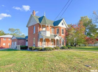 405 S Broad St, Carlinville, IL