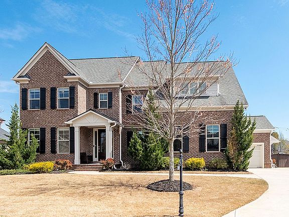 2nd image of 124 Sierra Cir