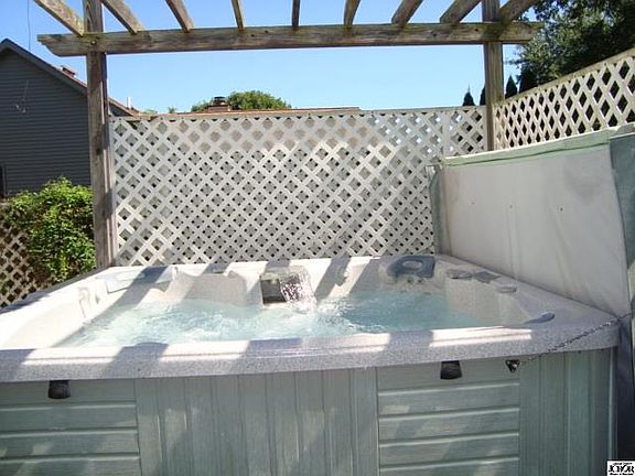 5th image of 220 Deer Park Ct