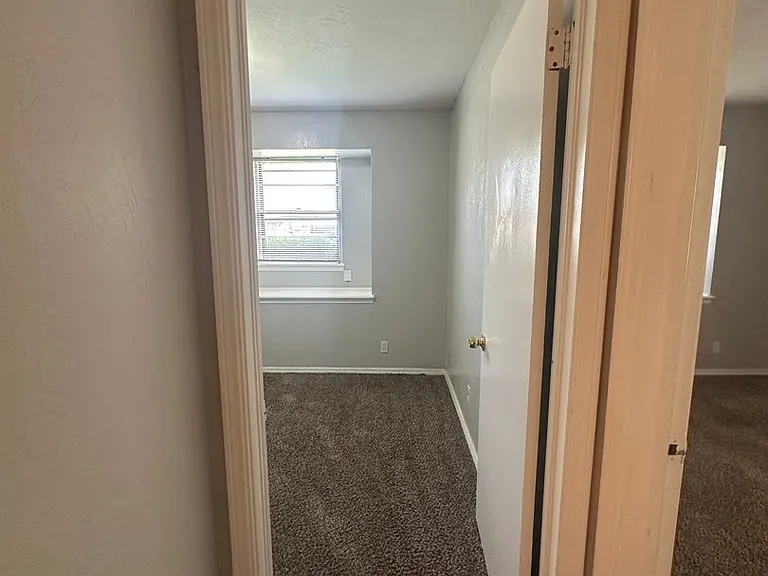 4844 Woodview Dr — Photo 44