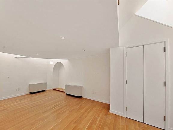 5th image of 259 W 10th St APT 1C
