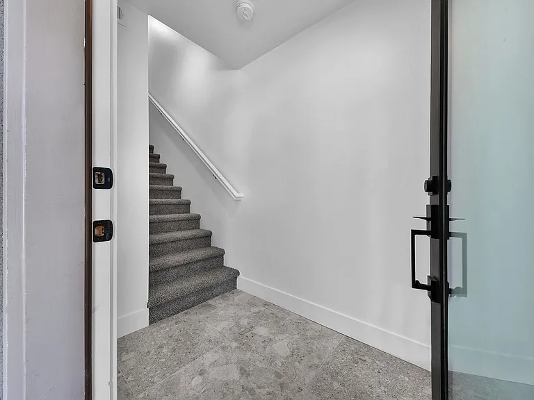 Carlsbad Crossing Townhomes - Attached Garage! — Photo 25