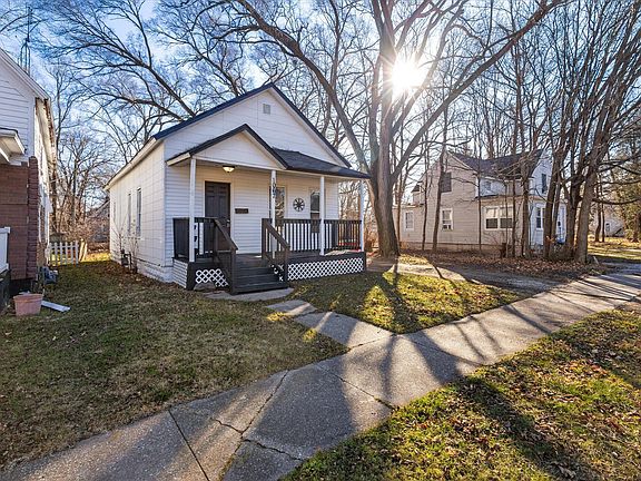 2nd image of 1067 McAllister Ave
