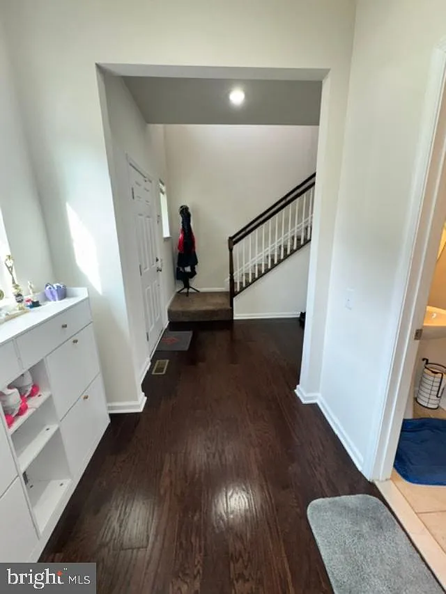 3 bed, 2.5 bath, 3076 sqft, $3,250 — Photo 3