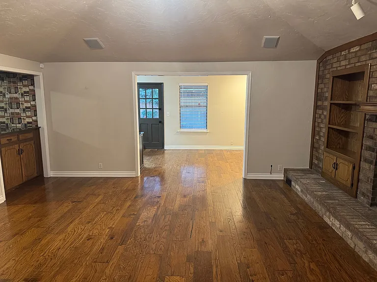 920 Countrywood Ln — Photo 8