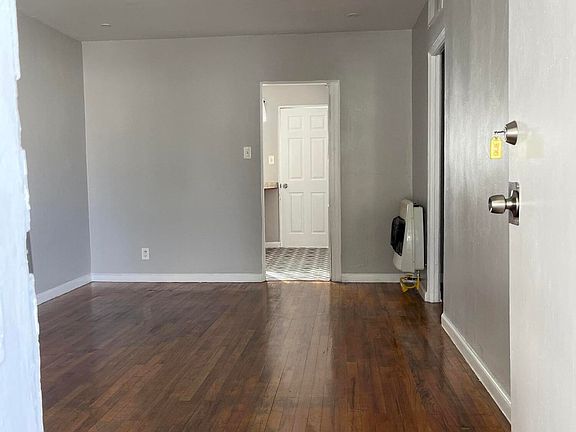 5th image of 8168 Valley View Dr