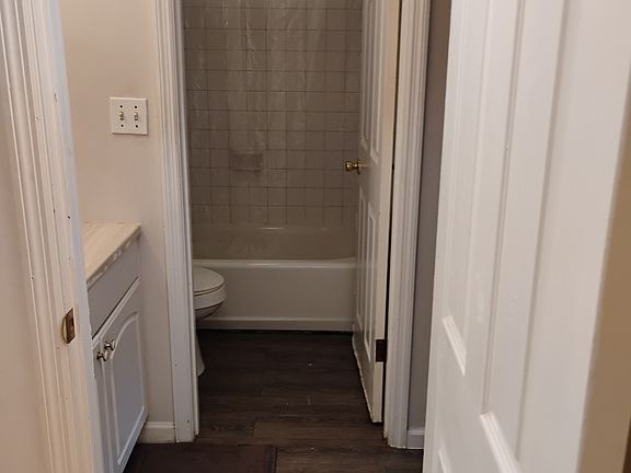 3rd image of 928 Francis St #1