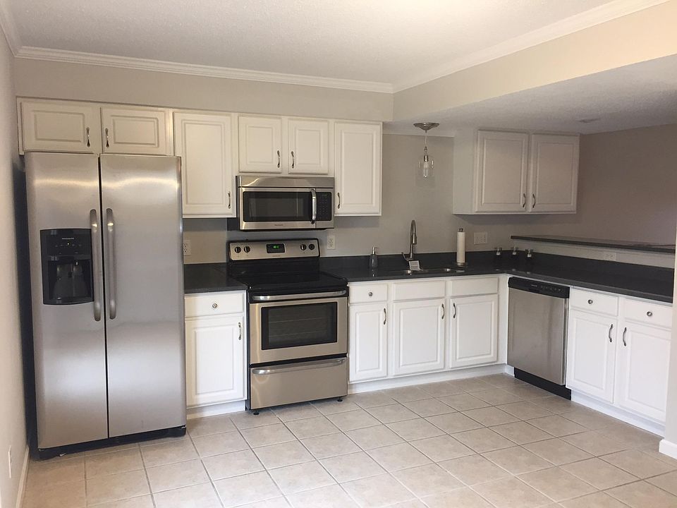 1st image of 3402 S Oaklawn Cir