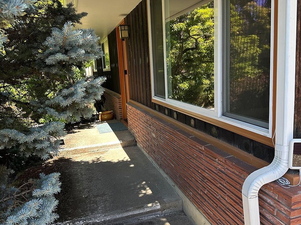 1st image of 615 NW Witham Dr