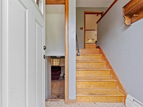 4th image of 10 Meadowglen Rd
