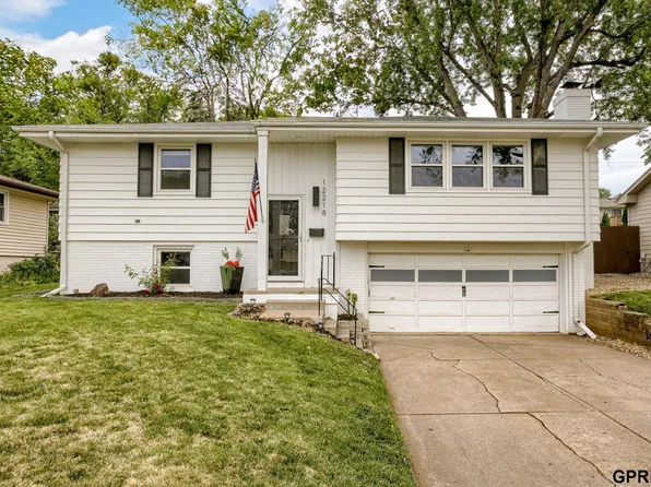 12218 Sandra Cir, Omaha, NE 68137