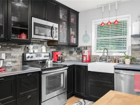 5321 Crown Point Dr, Tobaccoville, NC 27050