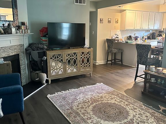 3rd image of 2105 N Taft St APT 2