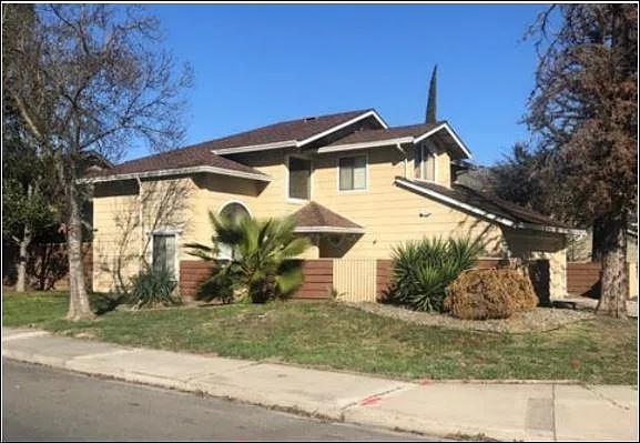 2001 Roble Ave photo 1