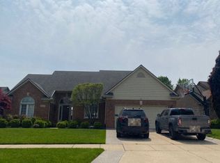 20550 Country Side Dr, Macomb, MI 48044