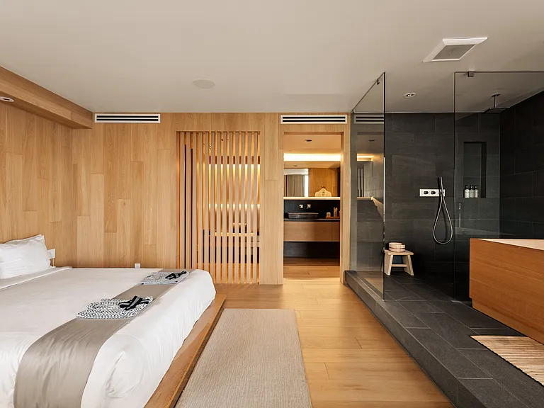Modern Japanese bedroom retreat in Los Angeles' Hollywood Hills. Merkaba Home blends luxury design, privacy, and panoramic canyon and city views.