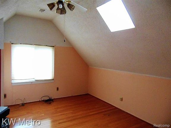 4th image of 20167 Orleans St