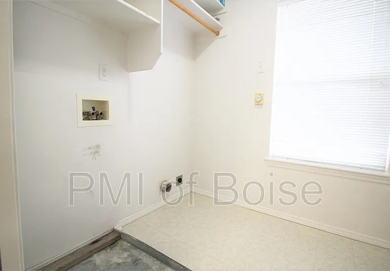 8931 W Irving St #201 — Photo 6