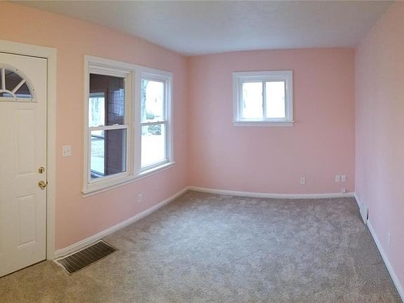 3rd image of 33862 Lakeview Dr