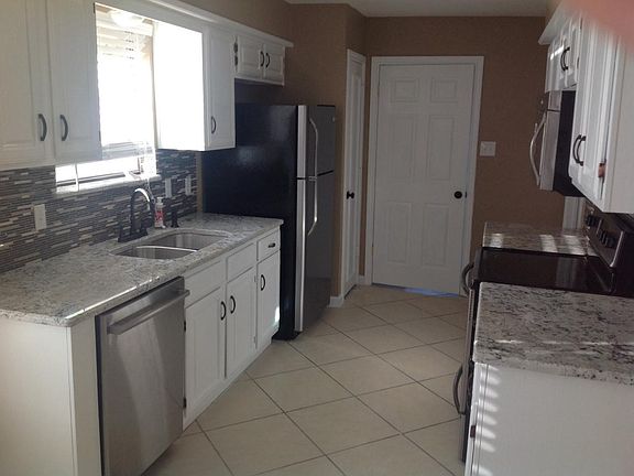 5th image of 1018 Rolling Brook Ln