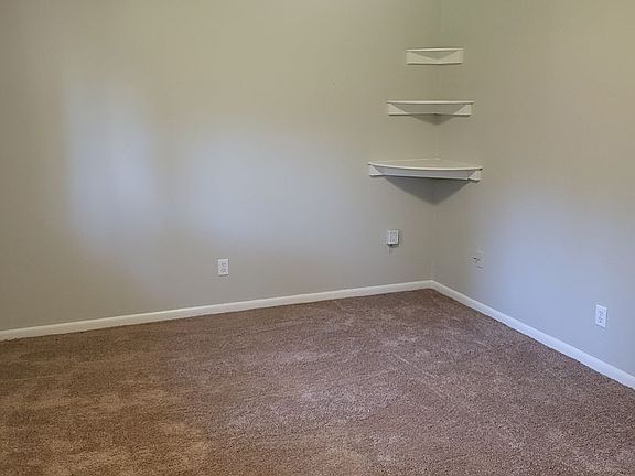 5th image of 1006 Pineview Dr