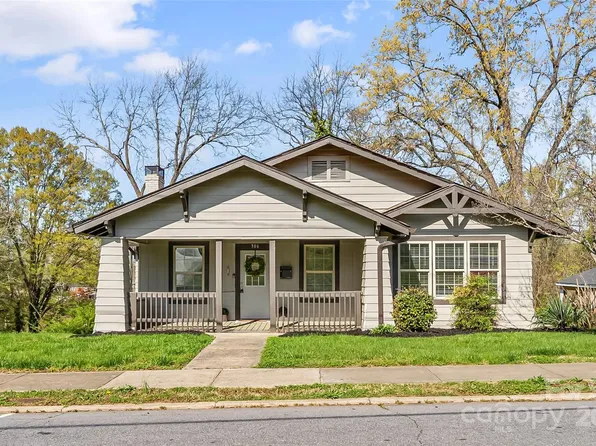 306 7th St SW, Hickory, NC 28602