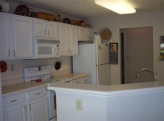3rd image of 1842 Weeping Willow Ct N