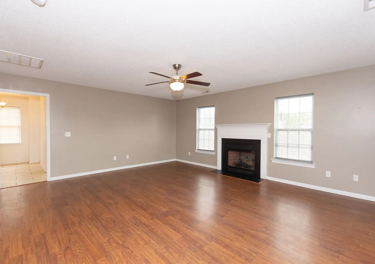 Move-In Ready — Photo 3