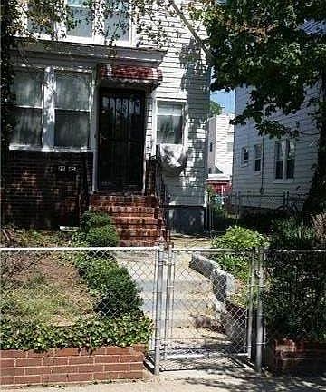 2nd image of 2545 Humphrey St