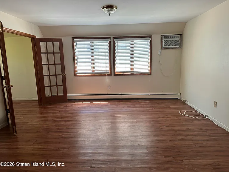 298 Pacific Ave — Photo 2